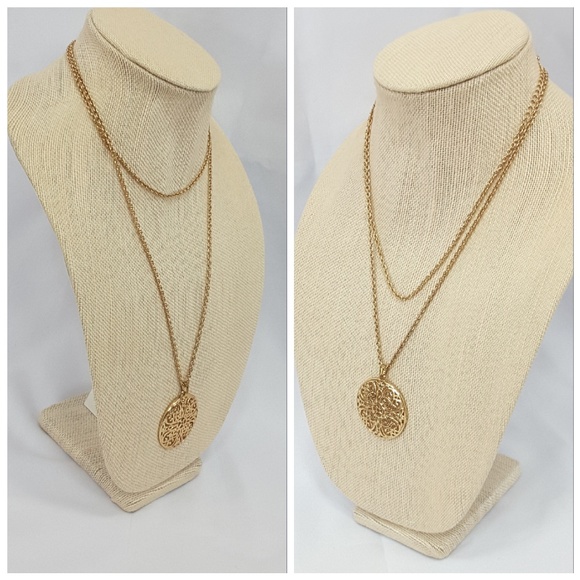 Goldtone Oversized Pendent On Rope Style Chain - Picture 2 of 8